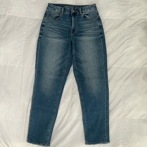 Medium wash relax fit jeans